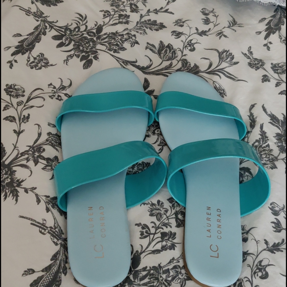 Nwt sandals